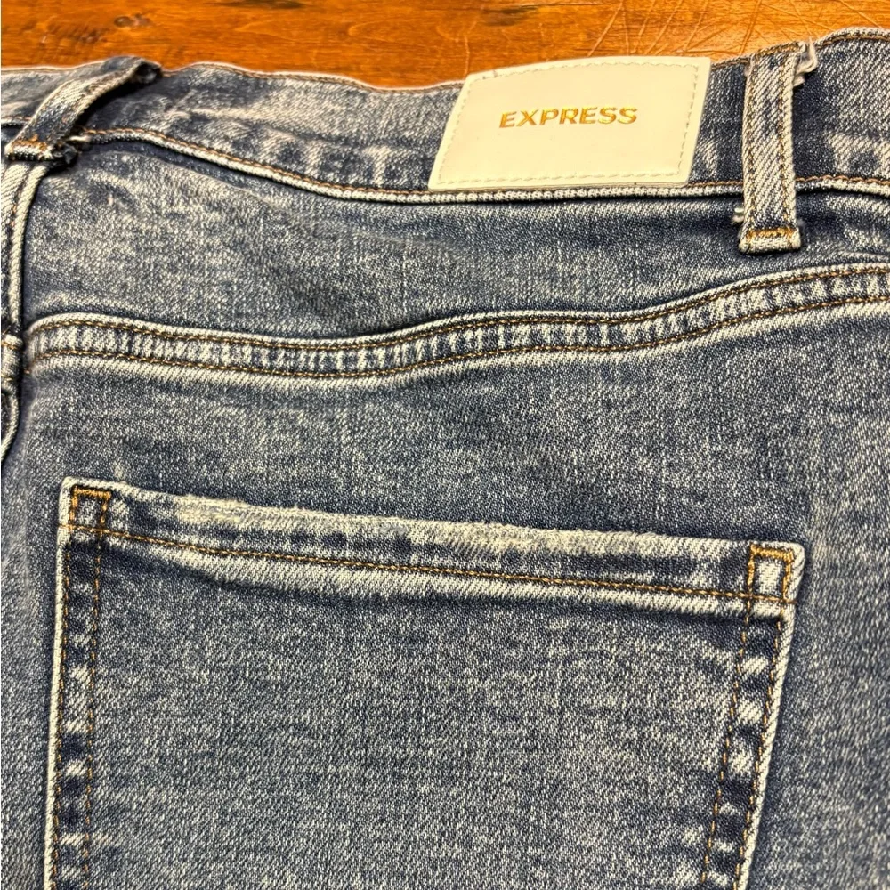 Express Modern Straight Super High Rise distressed Jeans - Picture 11 of 15